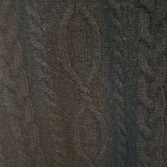 Black V-Neck Cable Knit Sweater - Picture 3 of 4